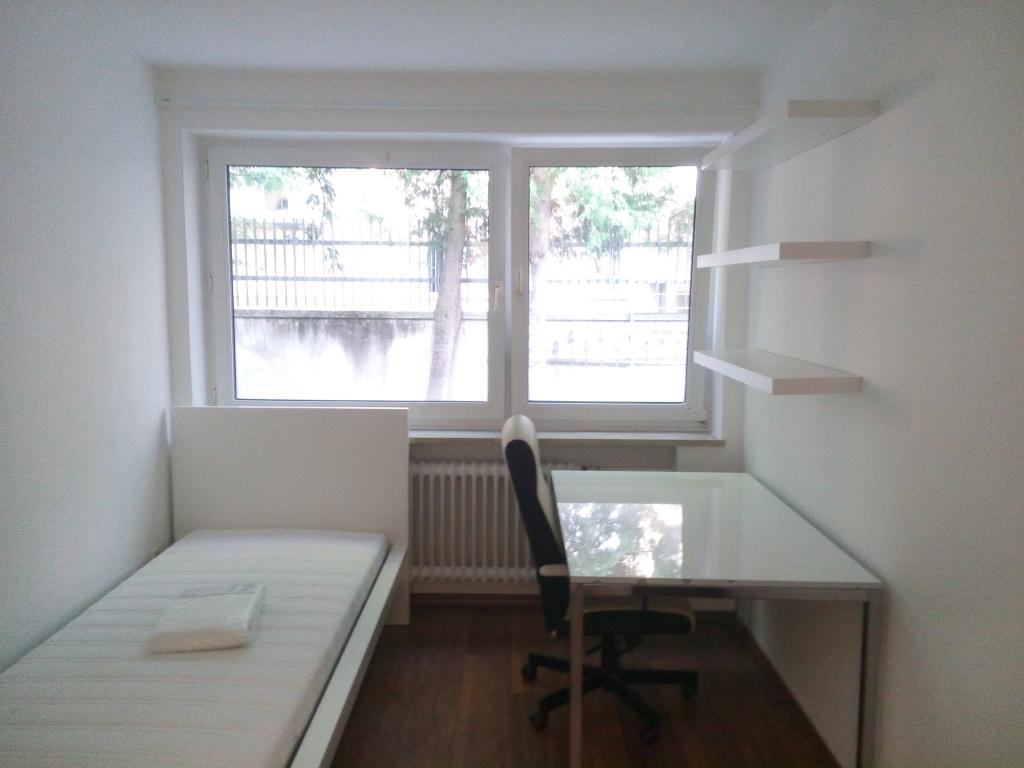 Studentenzimmer im Studentenwohnheim der Münchener Burschenschaft Arminia-Rhenania, einer großen Studentenverbindung in München